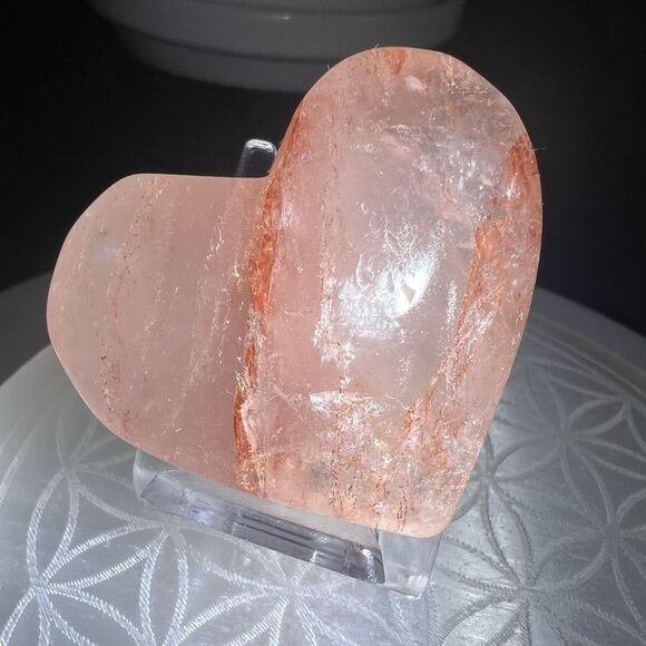 Fire‎ Quartz Crystal Heart Carving (#1) - Picture 6 of 16
